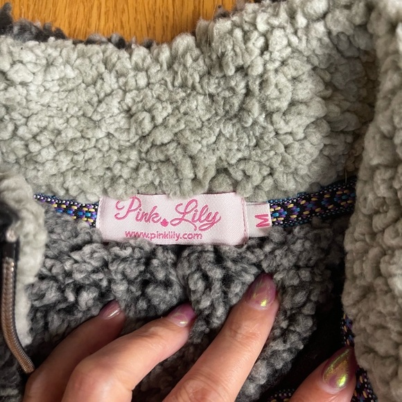 Pink Lily Sherpa Half Zipped Pullover Sweater Size Medium - Picture 3 of 5